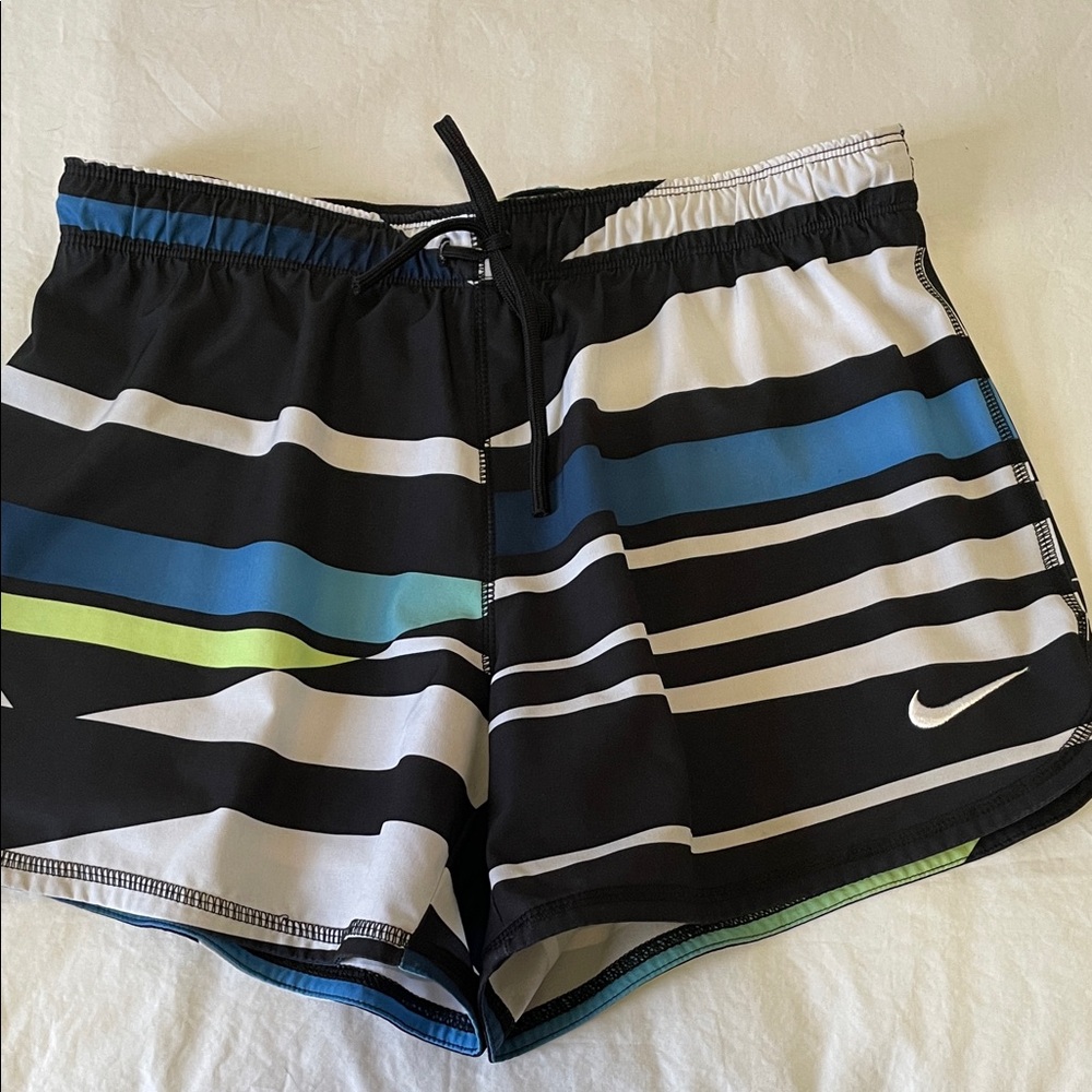 NIKE Black & White Phantom Athletic Shorts with spandex liner, women’s size Sm